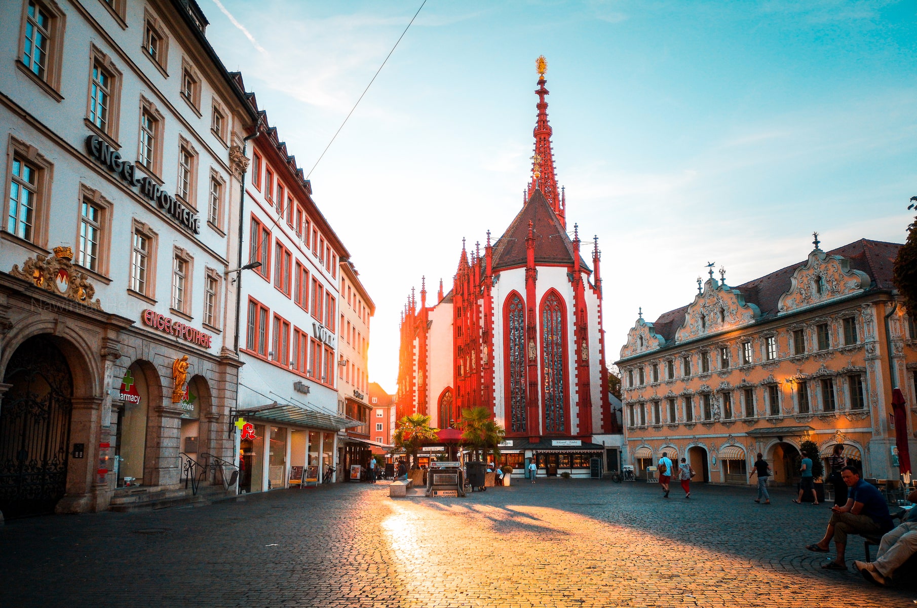 How to Style Your Handbag with Any Outfit